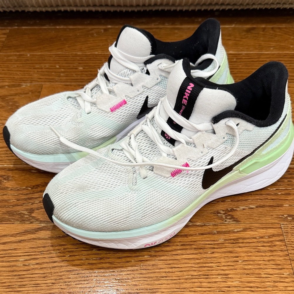 Nike Structure 25 Women's Athletic Shoes White and Green with Pink Accents